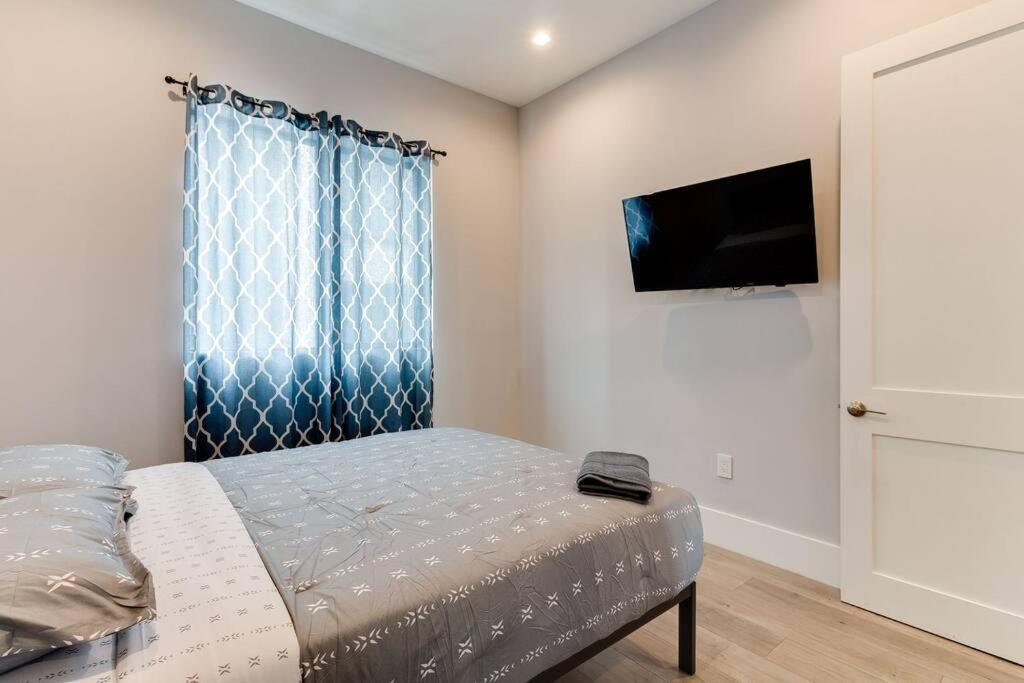 Luxury Modern 4 Bedroom 3 Bathroom Home with Rooftop Deck #1