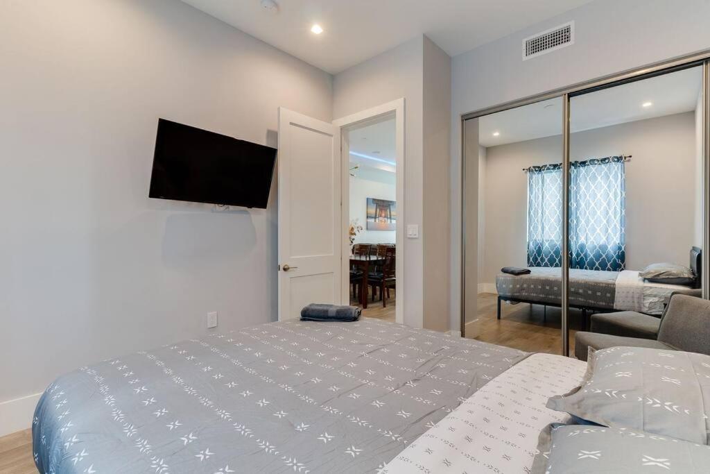 Luxury Modern 4 Bedroom 3 Bathroom Home with Rooftop Deck #1