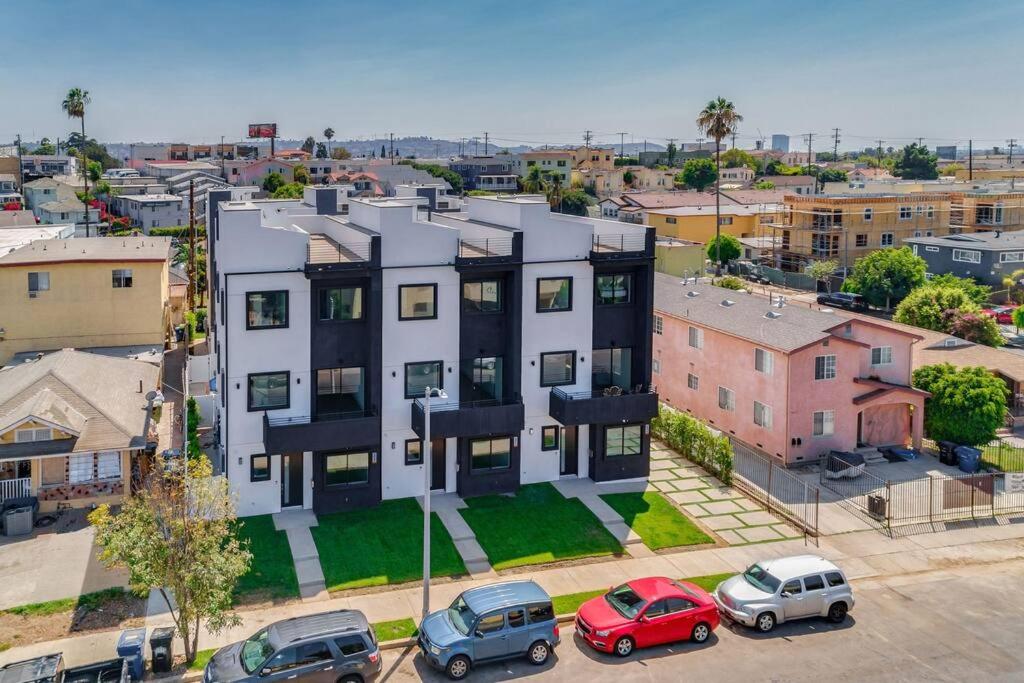 Luxury Modern 4 Bedroom 3 Bathroom Home with Rooftop Deck #1