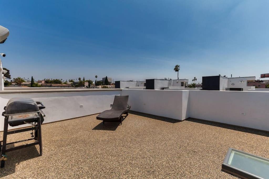 Luxury Modern 4 Bedroom 3 Bathroom Home with Rooftop Deck #1