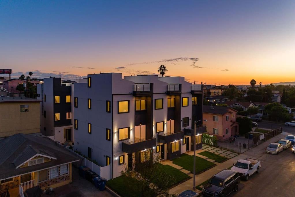 Luxury Modern 4 Bedroom 3 Bathroom Home with Rooftop Deck #1