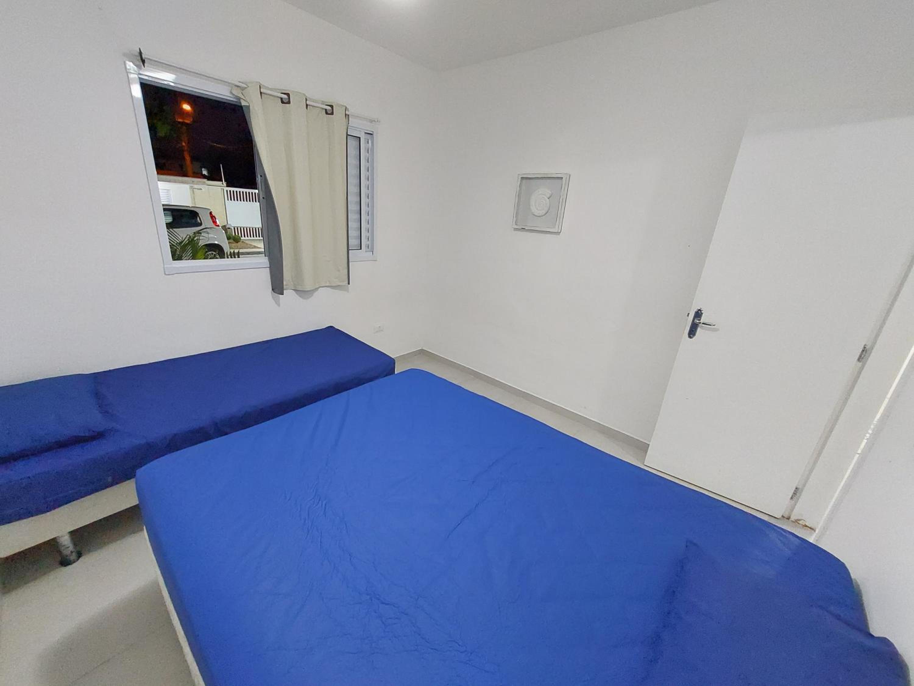 Apto 2 dorm, a 250m praia do Indaia, aceitamos PET saida 15h