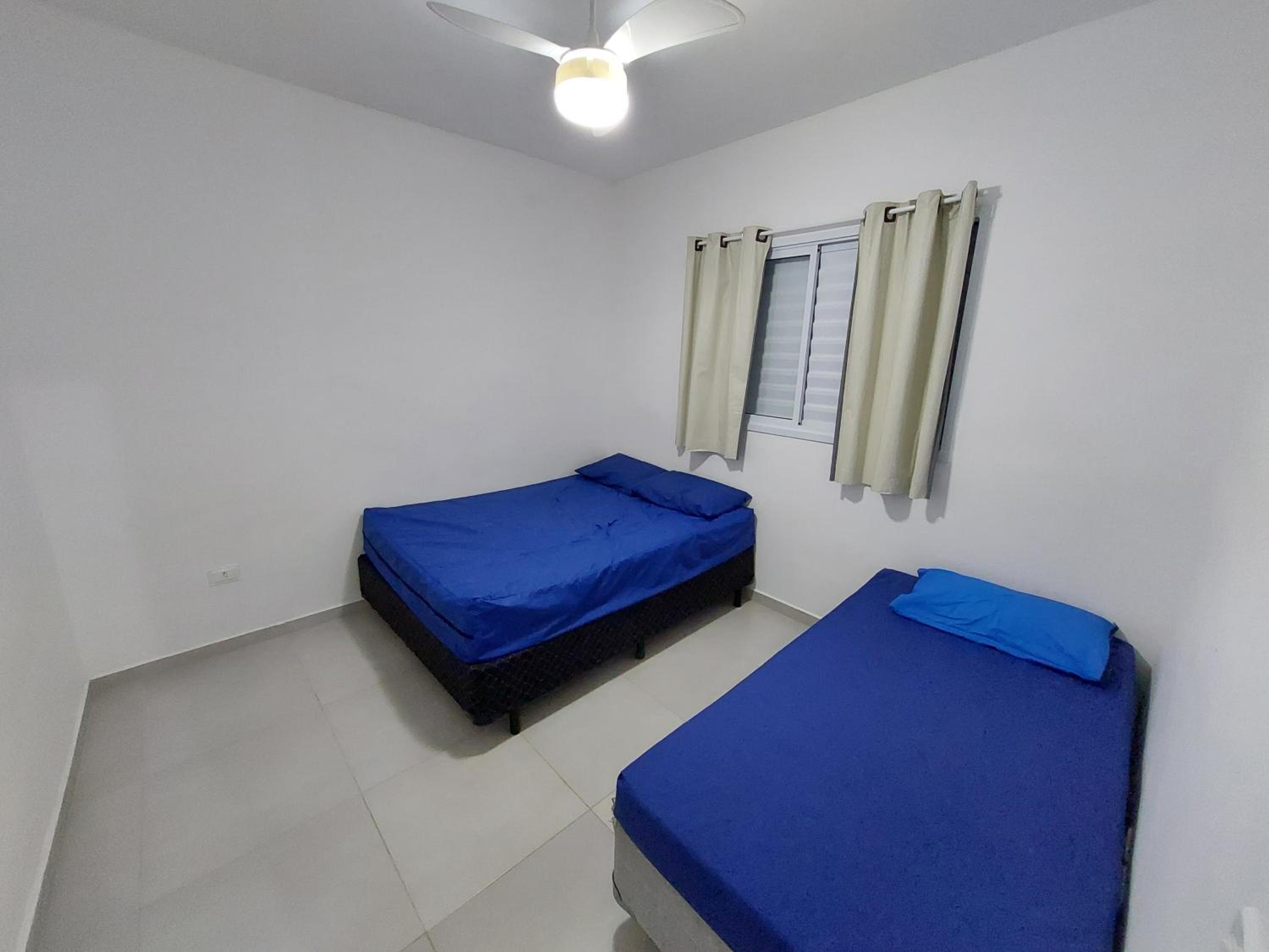 Apto 2 dorm, a 250m praia do Indaia, aceitamos PET saida 15h