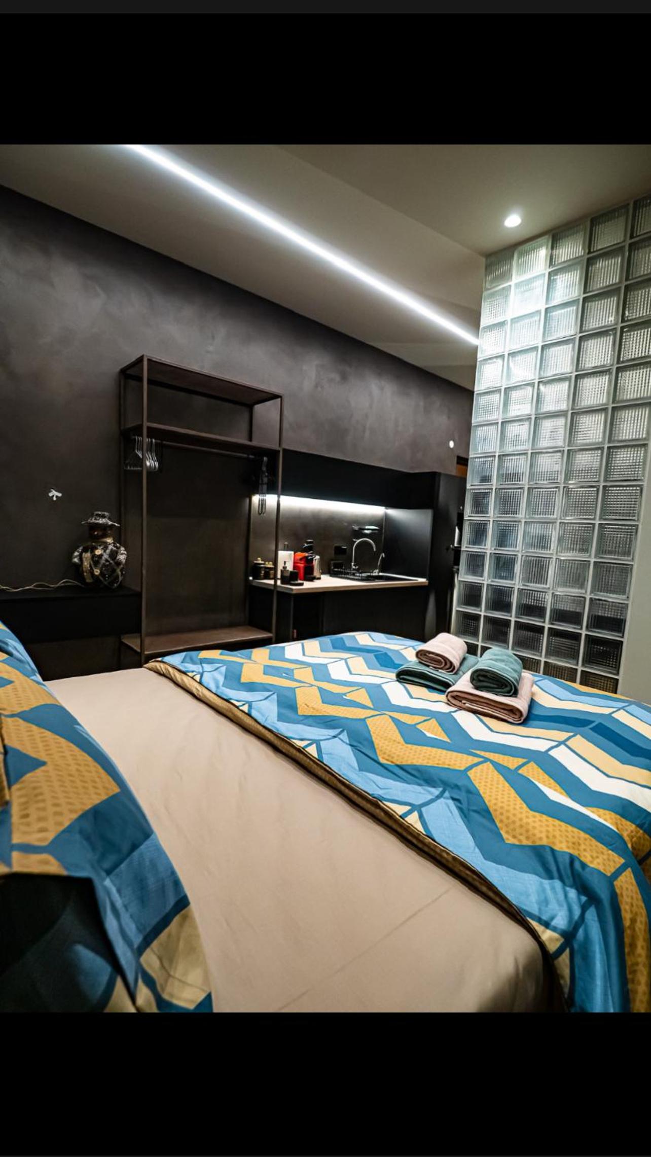 ROOM 11 Aristotelous Thessaloniki and-Mykonos