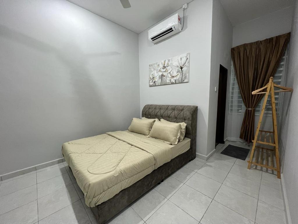 DSara Homestay Fully Furnished 3 Bedrooms Aircond Living Room and All Bedrooms Near Town photo 6