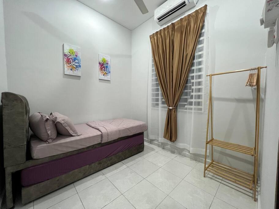 DSara Homestay Fully Furnished 3 Bedrooms Aircond Living Room and All Bedrooms Near Town photo 7