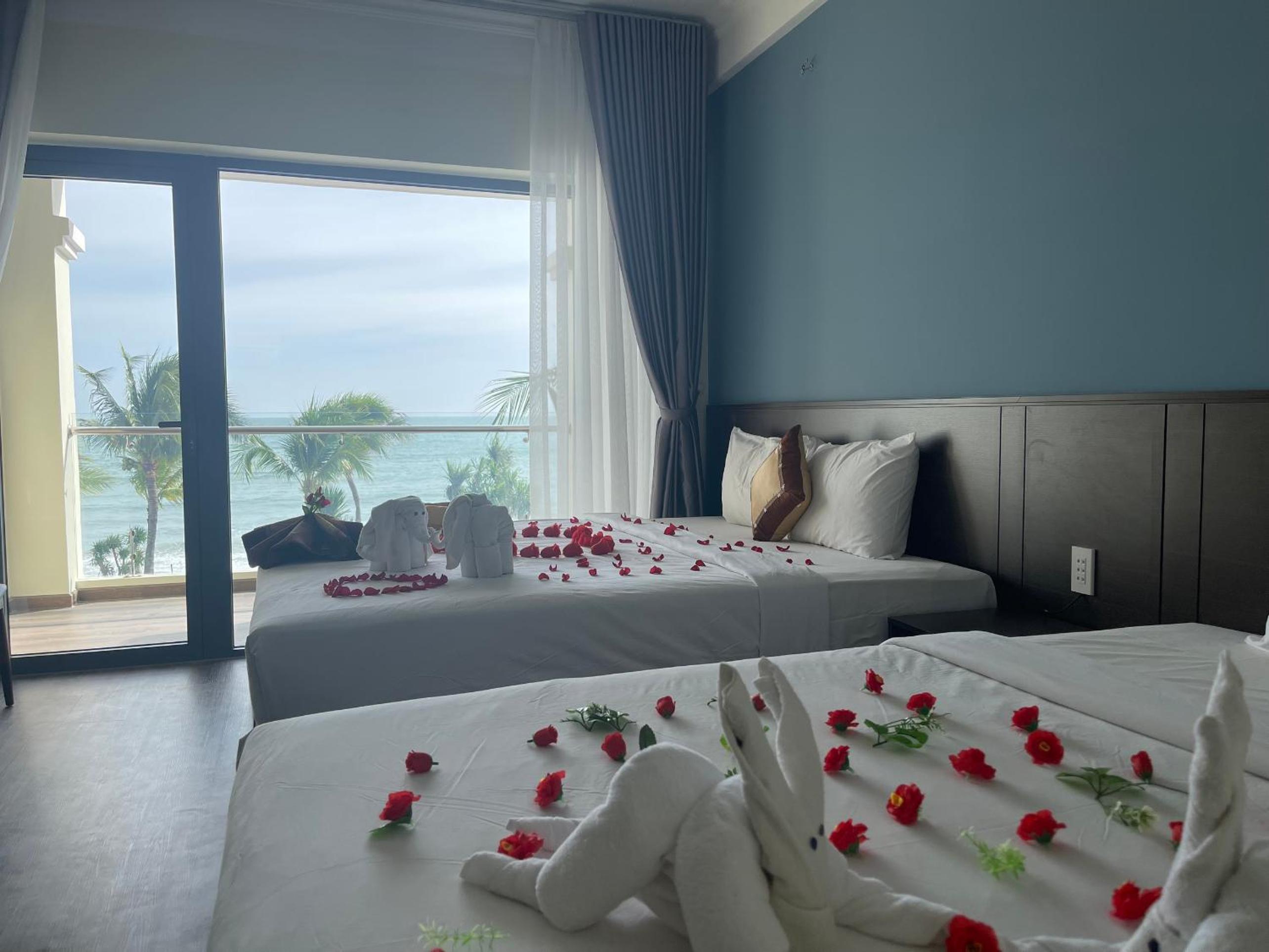 Hon Rom 2 Resort view 2