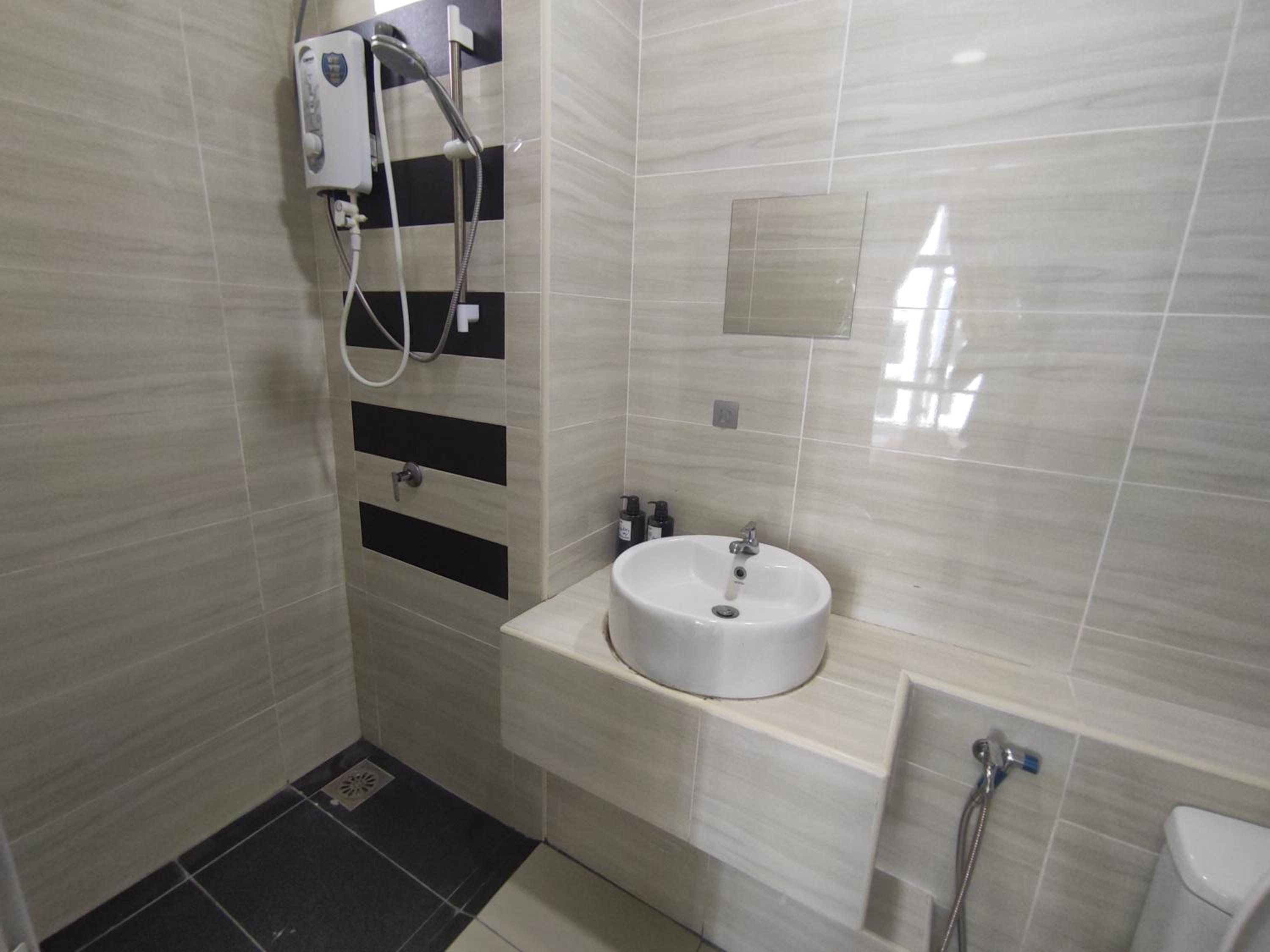 2Bedroom 5 Mins to MidValley 10 Mins to CIQ