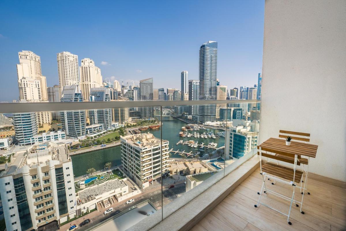 FAM Living - Marina Marvel - Studio Apartment with Breathtaking Views in Studio One Tower