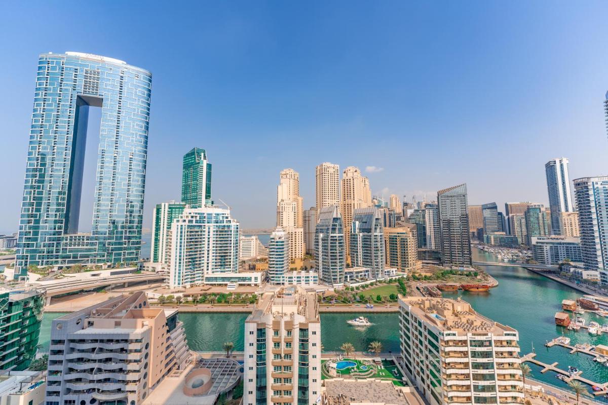 FAM Living - Marina Marvel - Studio Apartment with Breathtaking Views in Studio One Tower