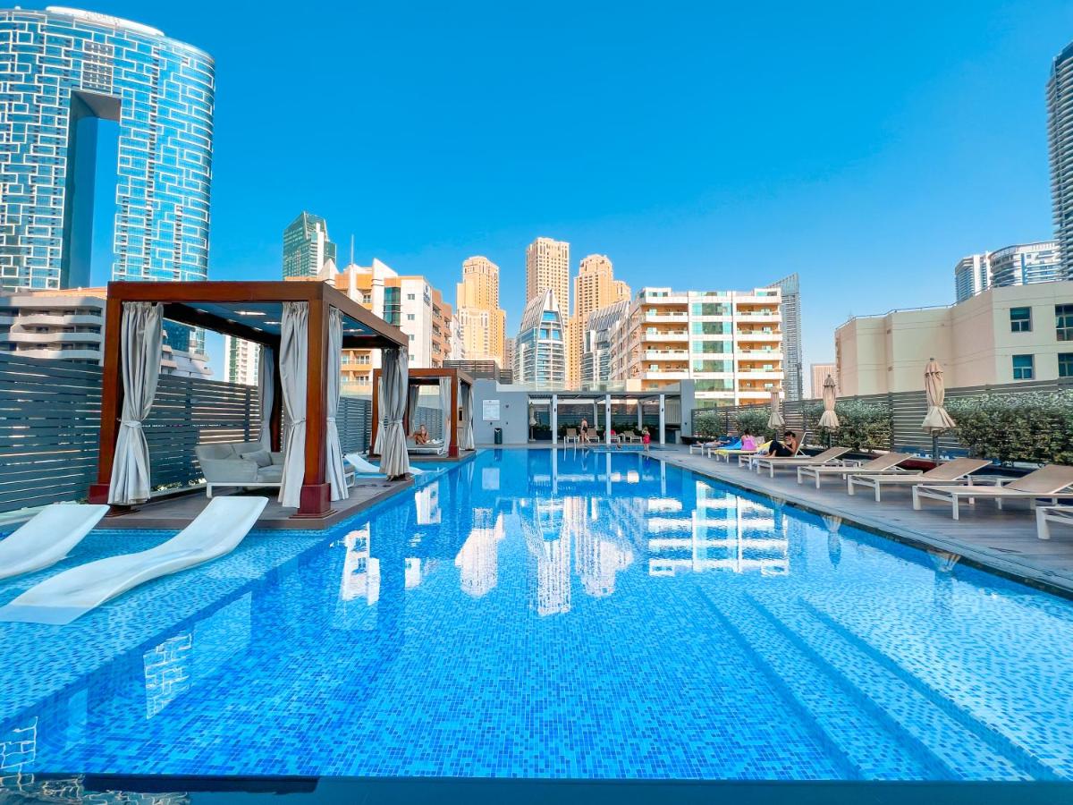 FAM Living - Marina Marvel - Studio Apartment with Breathtaking Views in Studio One Tower