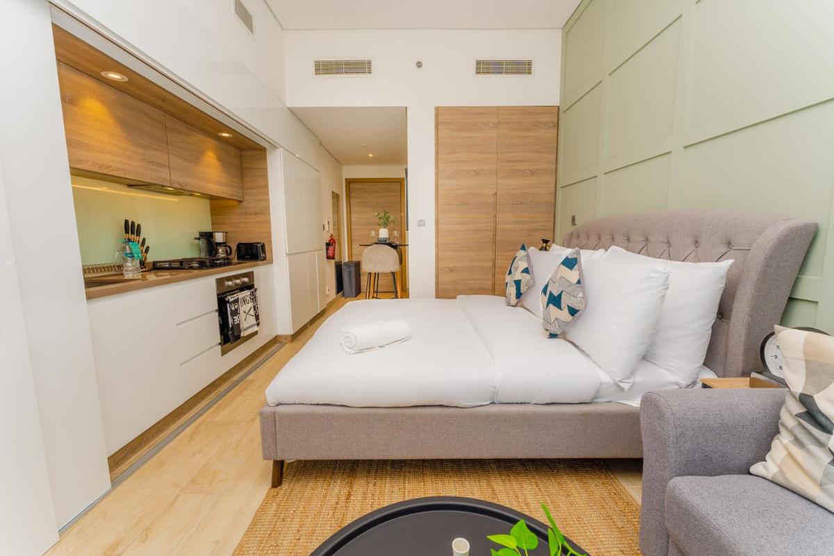 FAM Living - Marina Marvel - Studio Apartment with Breathtaking Views in Studio One Tower