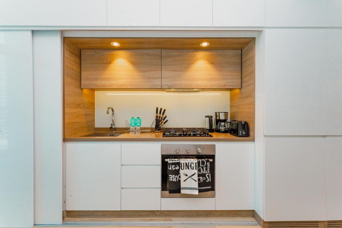FAM Living - Marina Marvel - Studio Apartment with Breathtaking Views in Studio One Tower