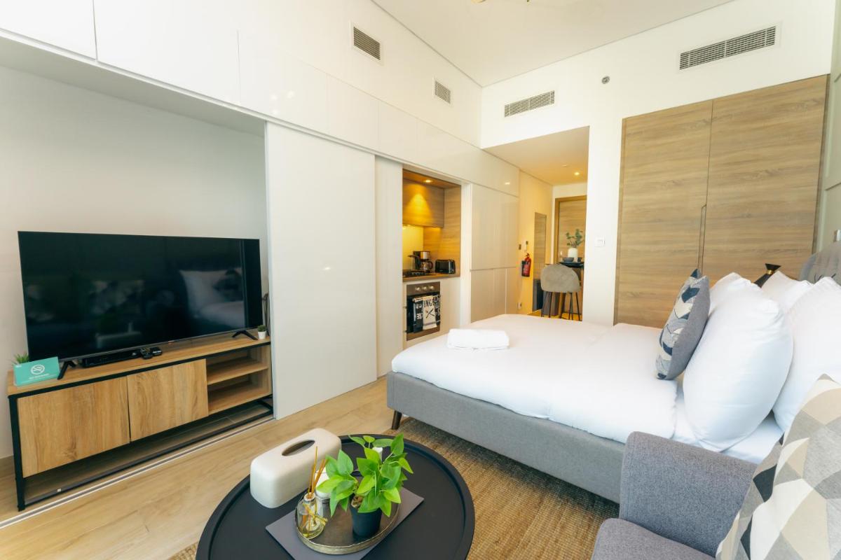 FAM Living - Marina Marvel - Studio Apartment with Breathtaking Views in Studio One Tower