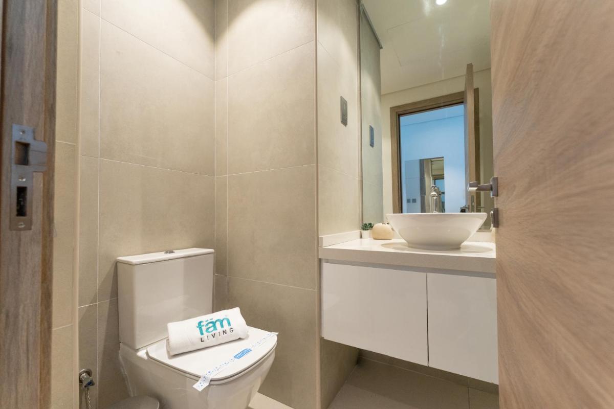 FAM Living - Marina Marvel - Studio Apartment with Breathtaking Views in Studio One Tower