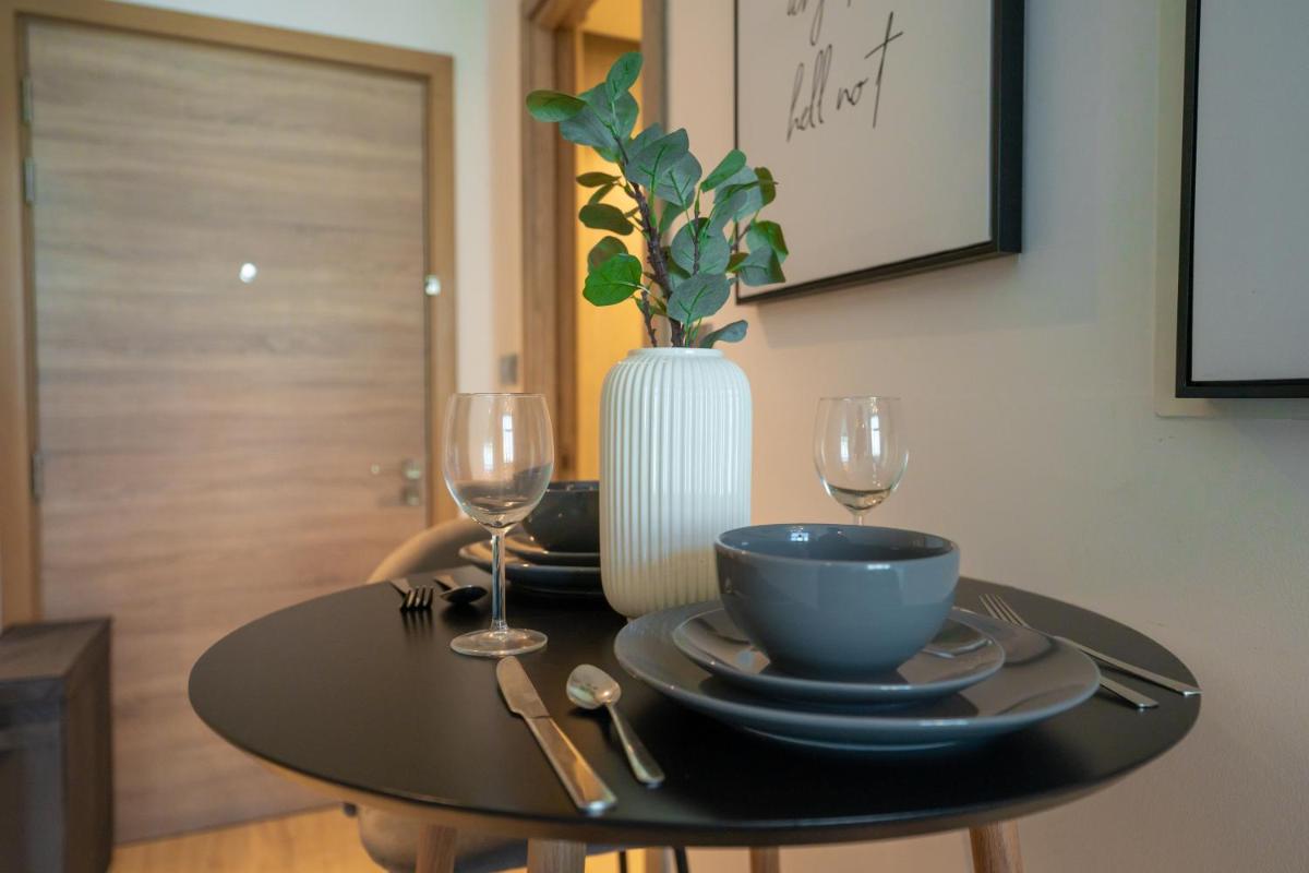 FAM Living - Marina Marvel - Studio Apartment with Breathtaking Views in Studio One Tower
