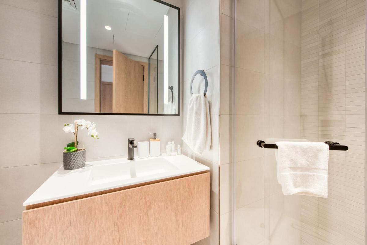 Maison Privee - Luxury, Spacious, Modern Near Burj Khalifa and Dubai Canal