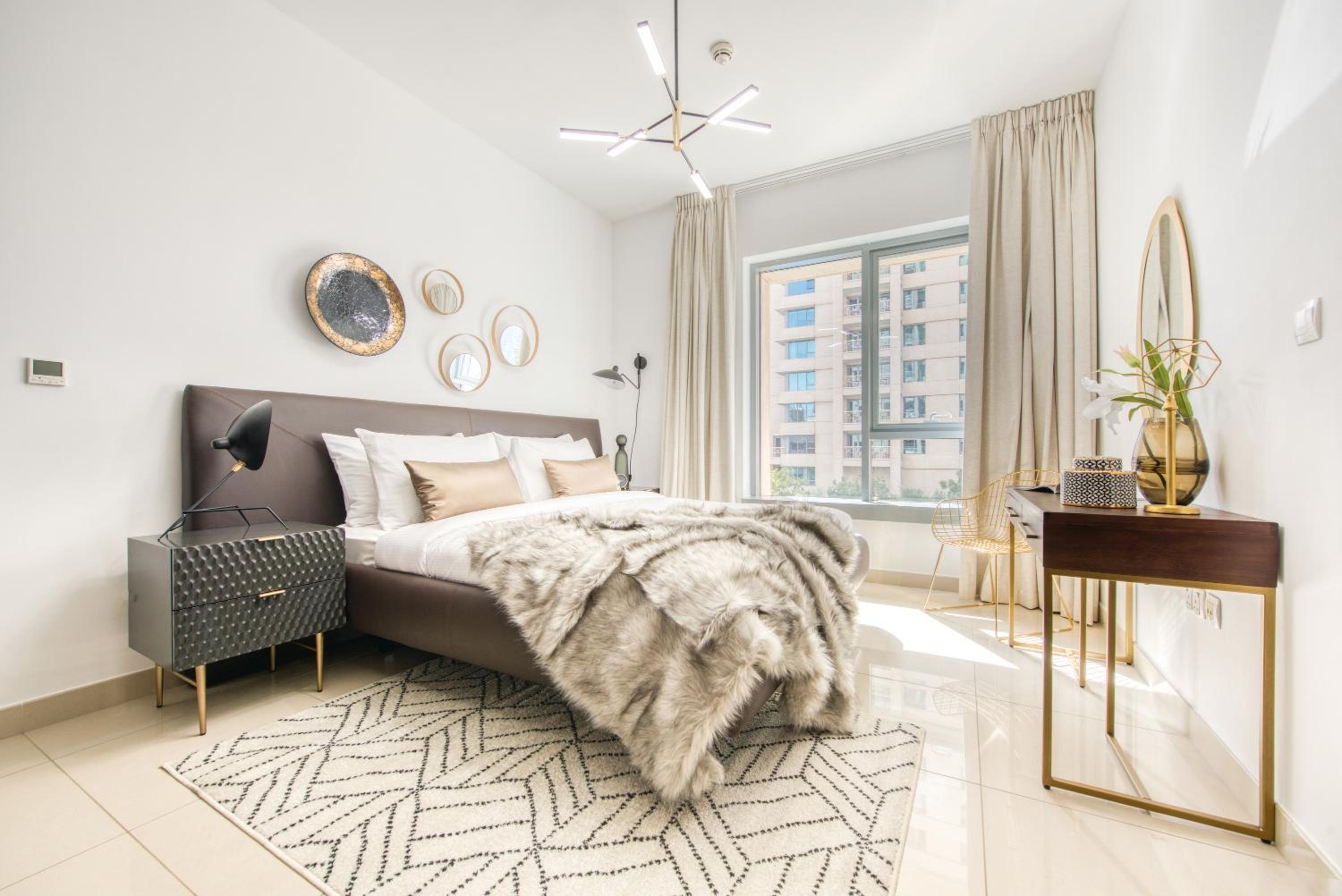 Maison Privee - Radiant Urban Retreat with Iconic Burj Khalifa Vws