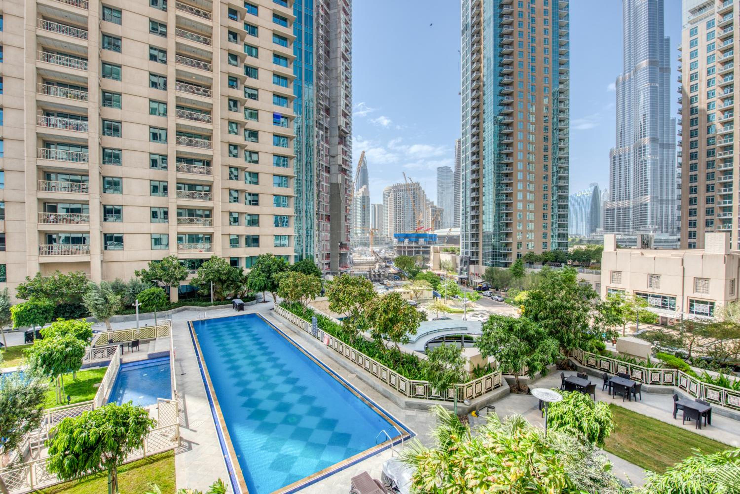 Maison Privee - Radiant Urban Retreat with Iconic Burj Khalifa Vws