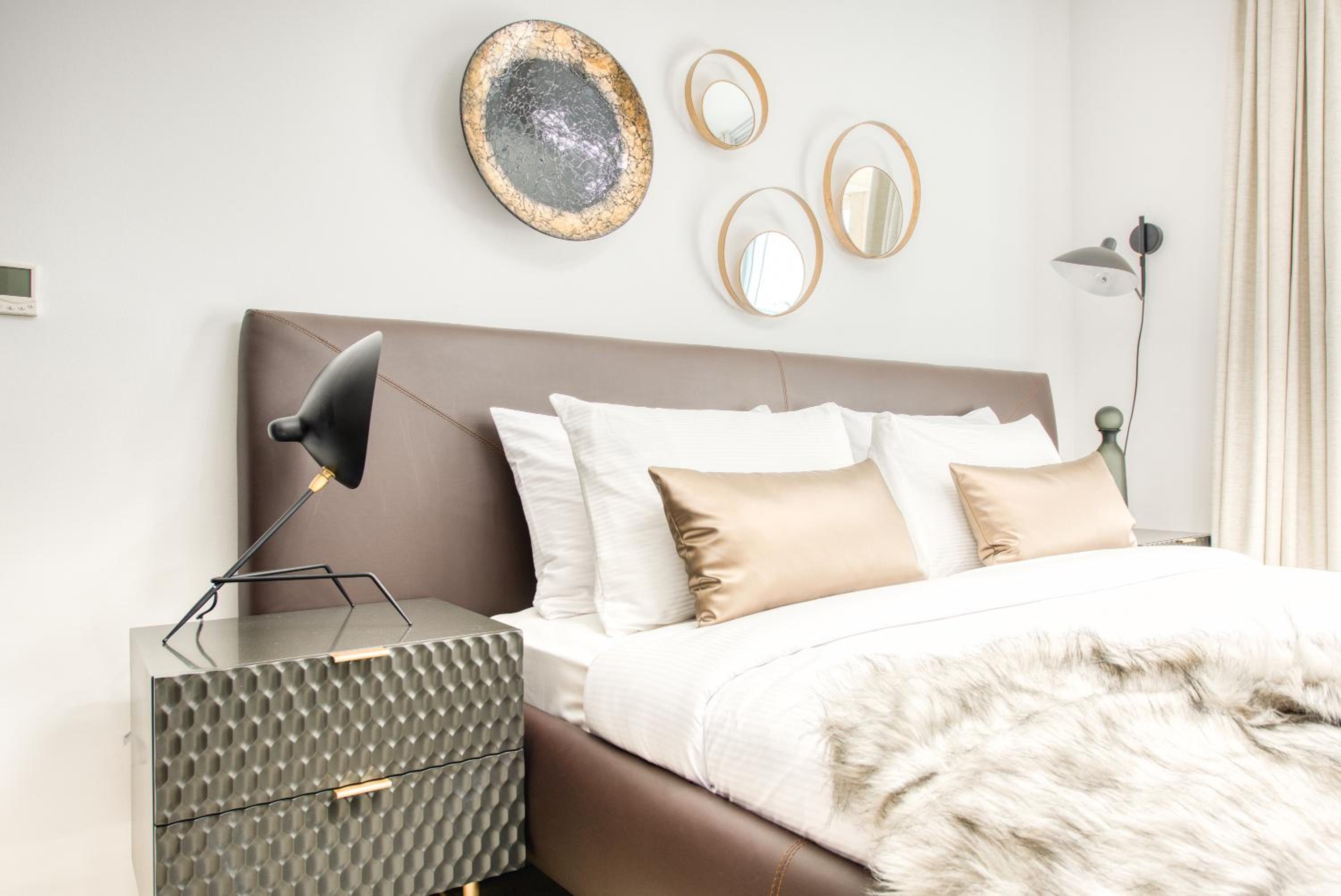 Maison Privee - Radiant Urban Retreat with Iconic Burj Khalifa Vws