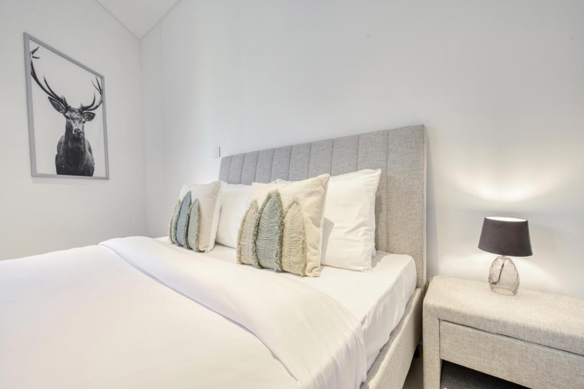 Maison Privee - Luxury, Spacious, Modern Near Burj Khalifa and Dubai Canal