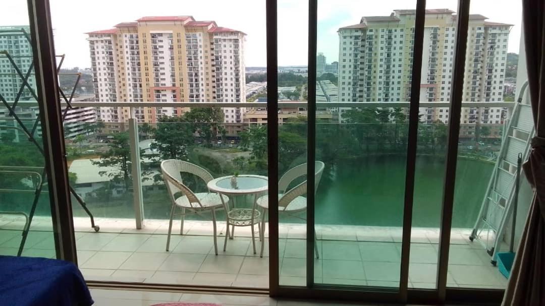 11-Modern HOMESTAY PALAZIO lake view Mount Austin Palazio near AEON Themepark Toppen IKEA