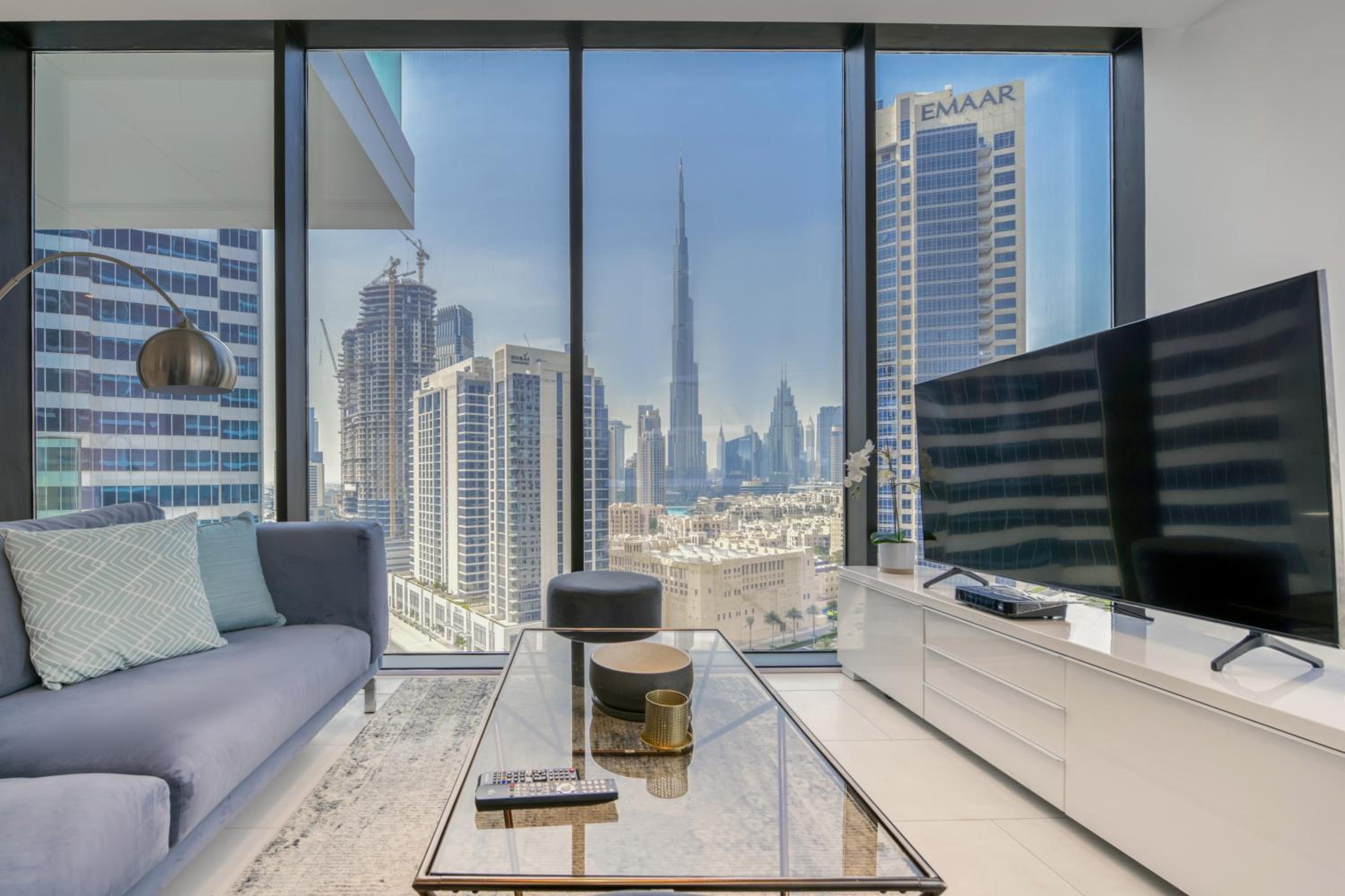 Maison Privee - Luxury Apt with Burj Khalifa Vw & Dubai Canal Access