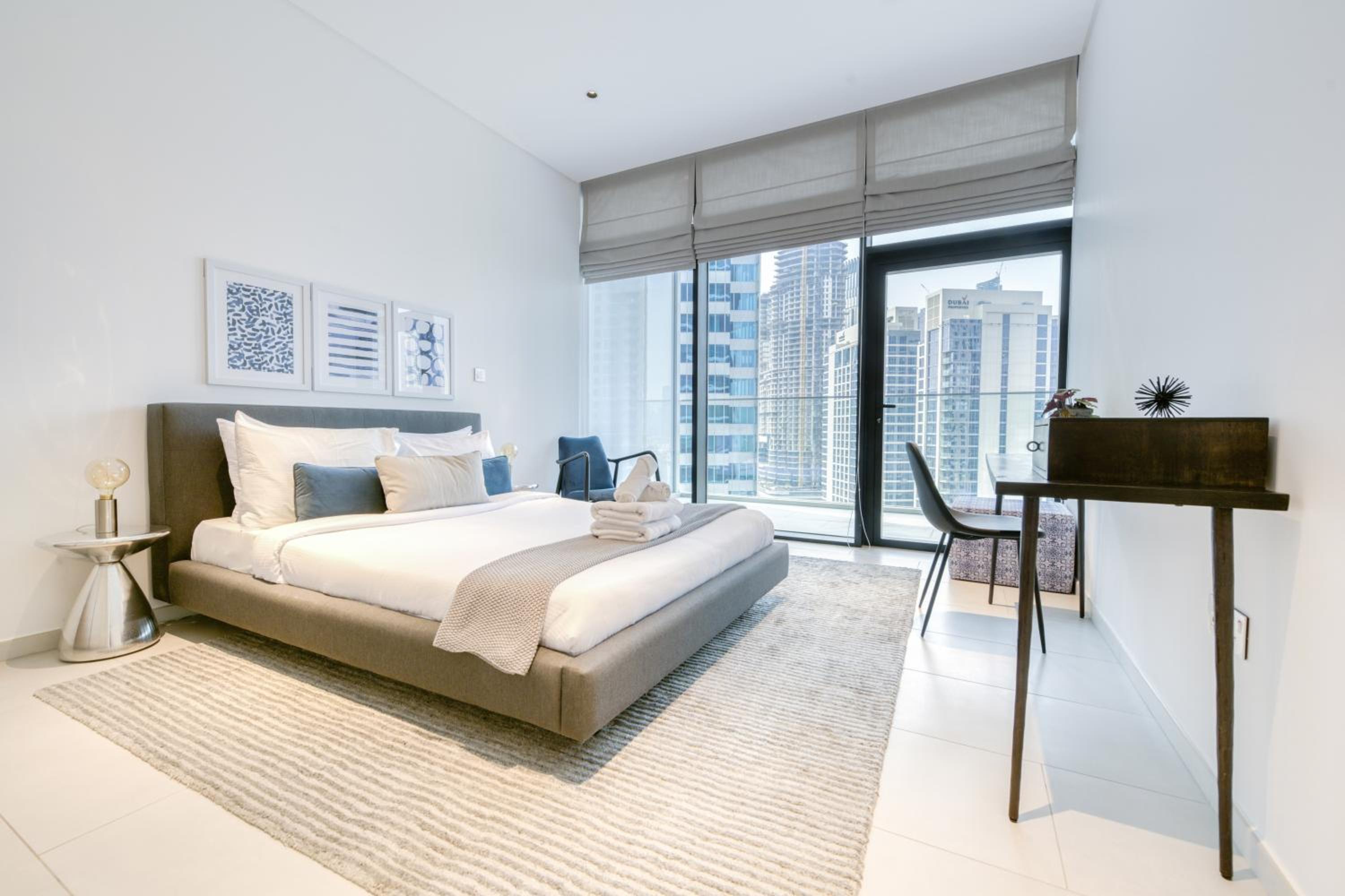 Maison Privee - Luxury Apt with Burj Khalifa Vw & Dubai Canal Access