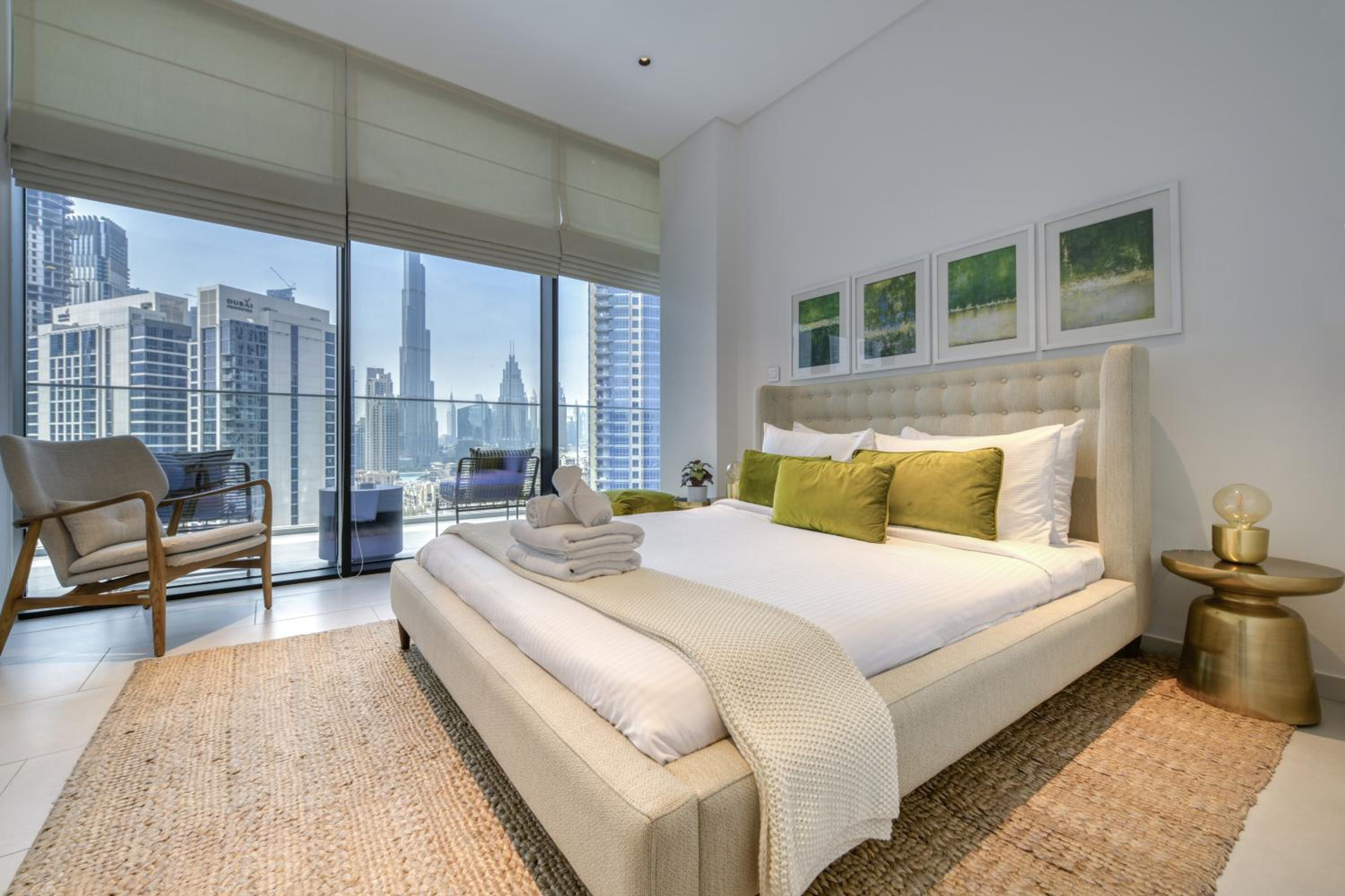 Maison Privee - Luxury Apt with Burj Khalifa Vw & Dubai Canal Access