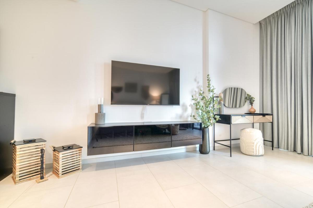 Marquise Square, Business Bay Dubai - Mint Stay