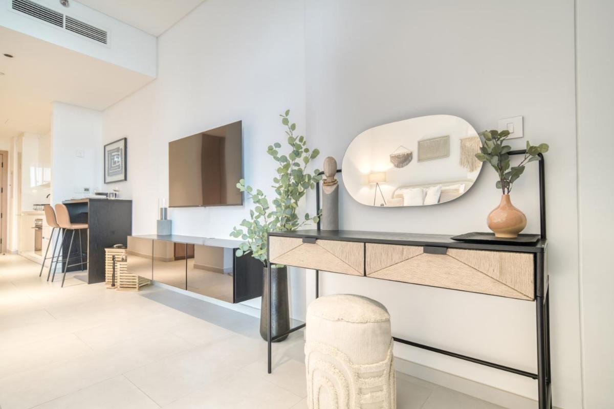 Marquise Square, Business Bay Dubai - Mint Stay