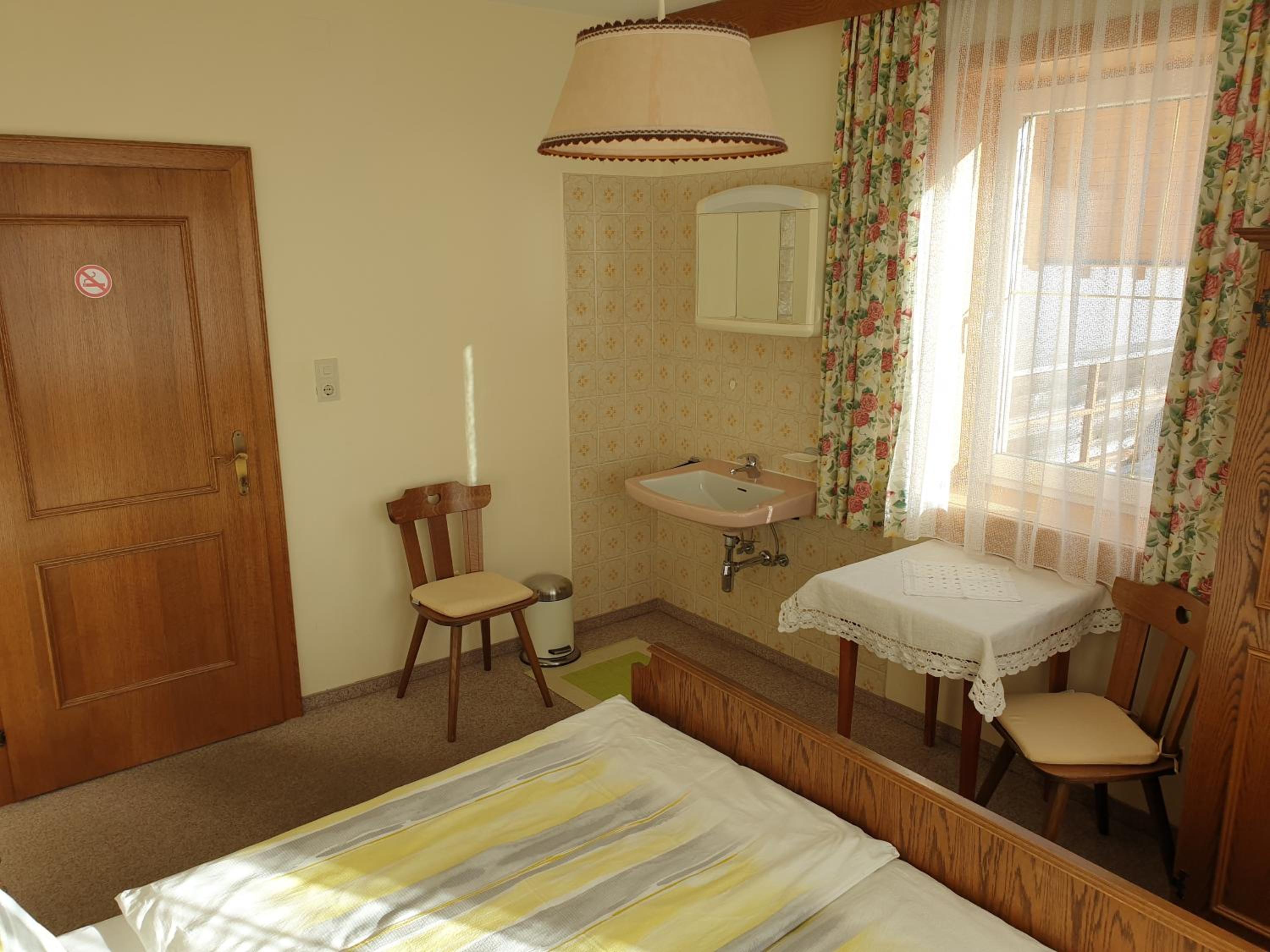 Ferienhaus Alpenblick, ganzes Ferienhaus, 5 Zi, 4 Bäder, gratis Parkplatz, Sonnenterrasse