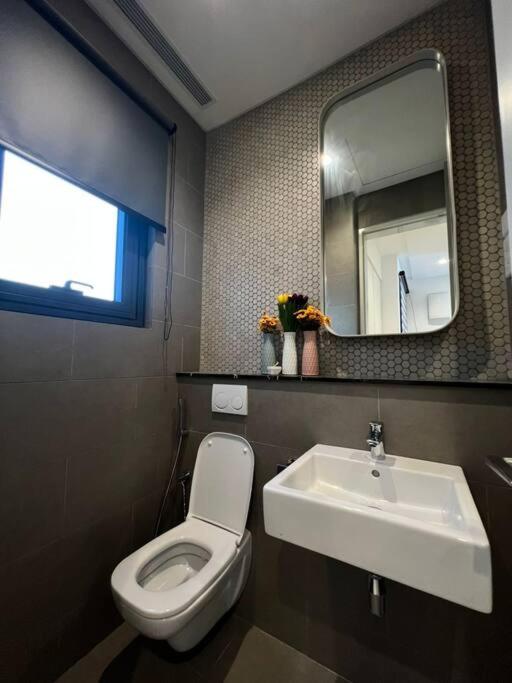 KL Elegant 5 star 2 bedroom service apartment