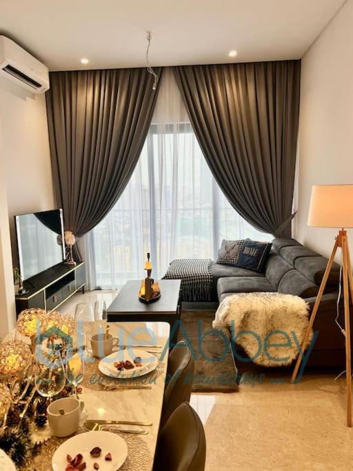 KL Elegant 5 star 2 bedroom service apartment