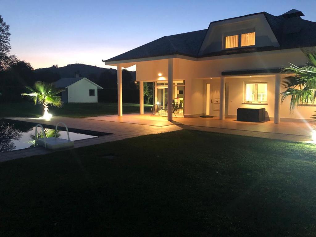 Villa LA PERLA con piscina privada