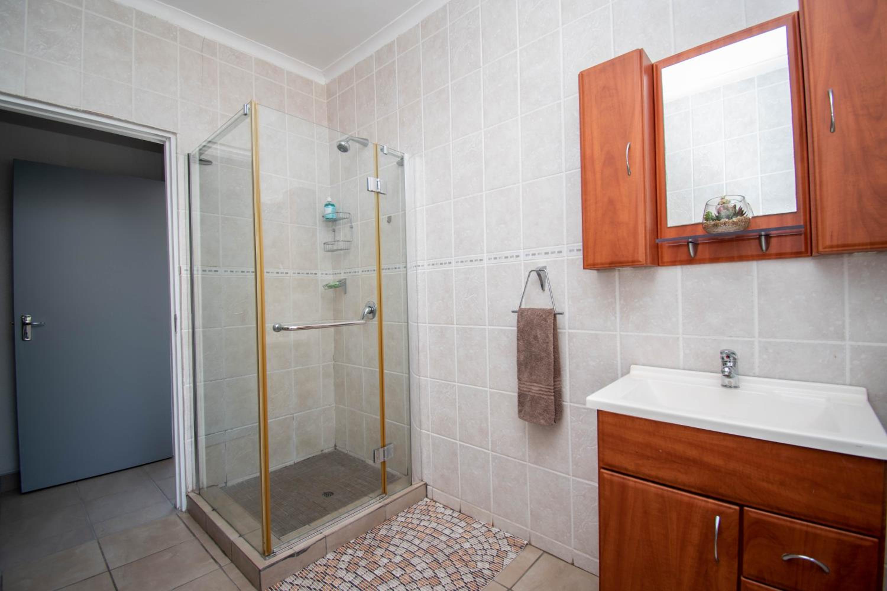 Nita's Air Bed & Breakfast & self catering view 5