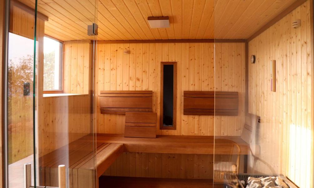 Ferienhaus mit privaten Schwimmteich und Sauna