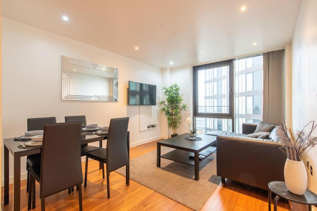 Lovely Sheffield City Centre 2 Bedroom Apartment view 2