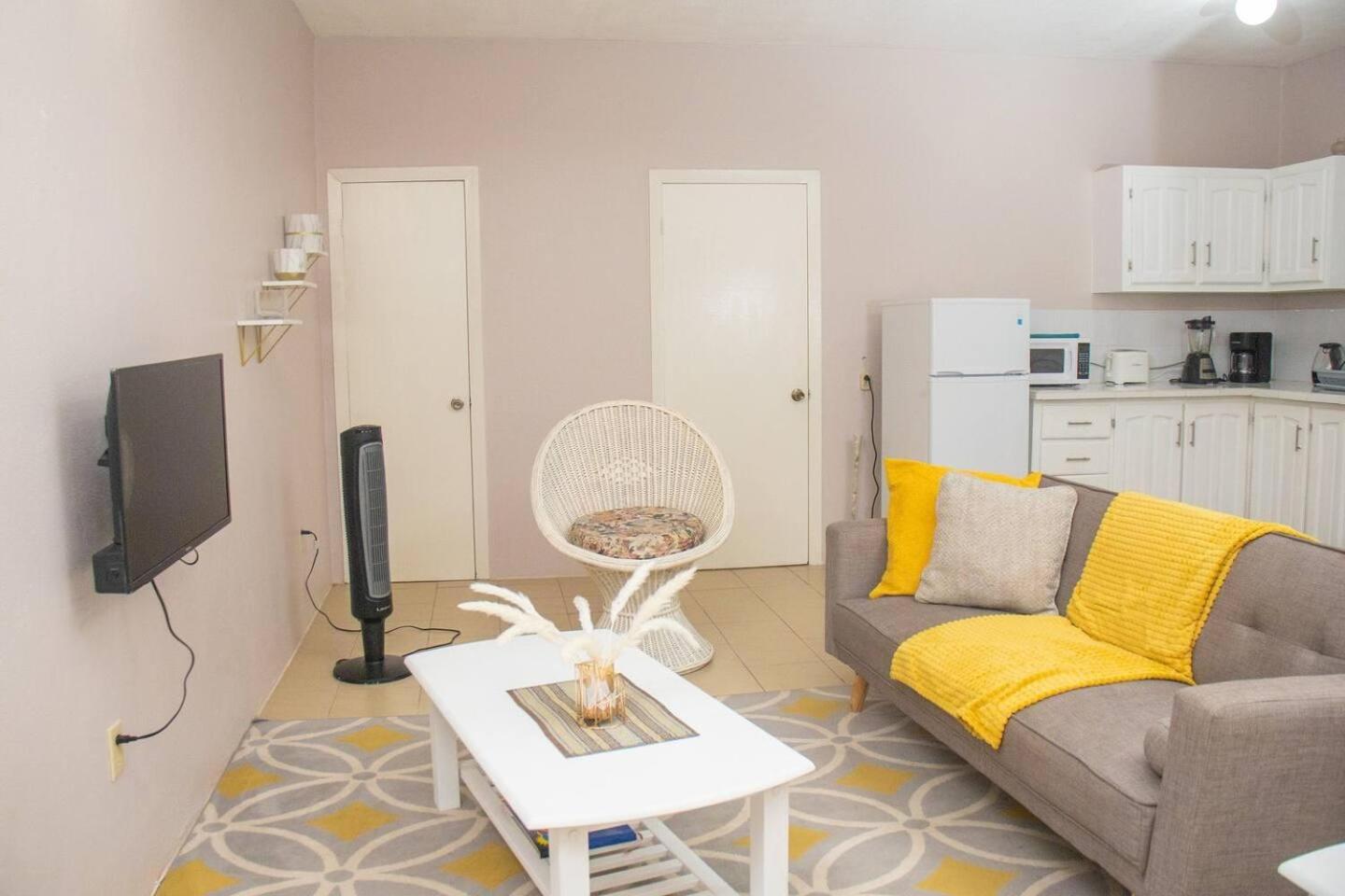 Gorgeous 2-Bed Apt Sleeps 3 in St Johns