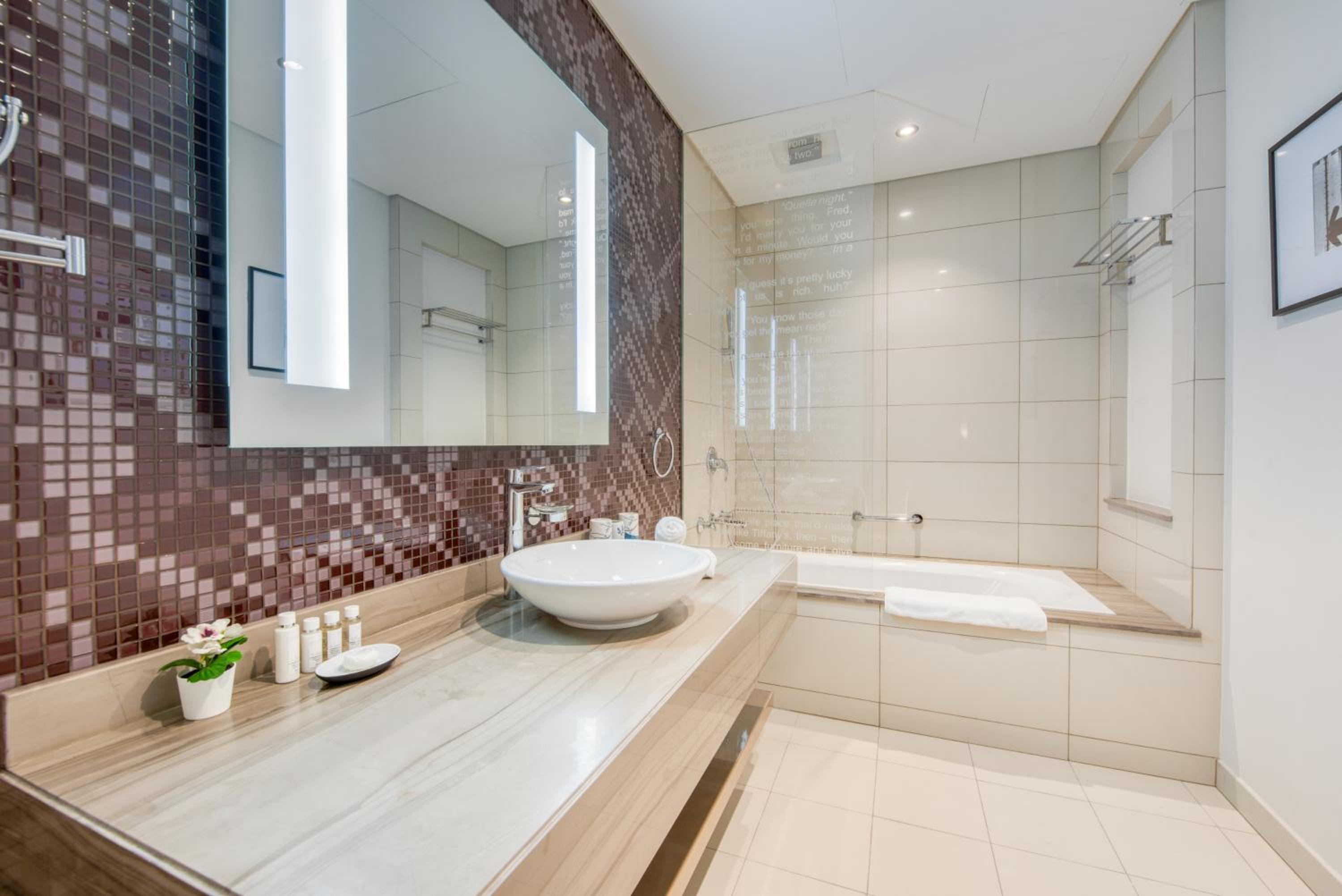 Maison Privee - Cool Dubai Apt next Burj Khalifa & Design District