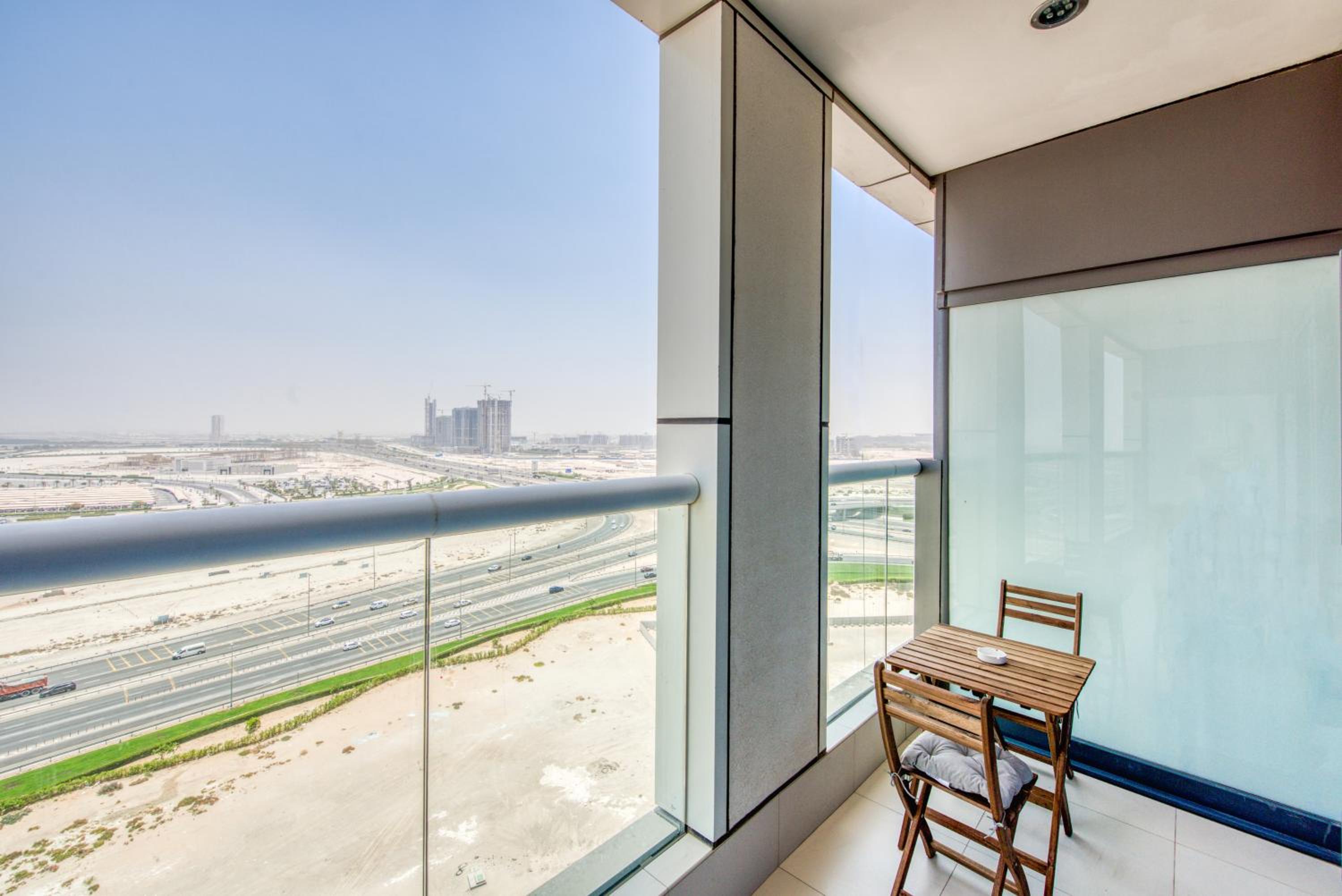 Maison Privee - Cool Dubai Apt next Burj Khalifa & Design District