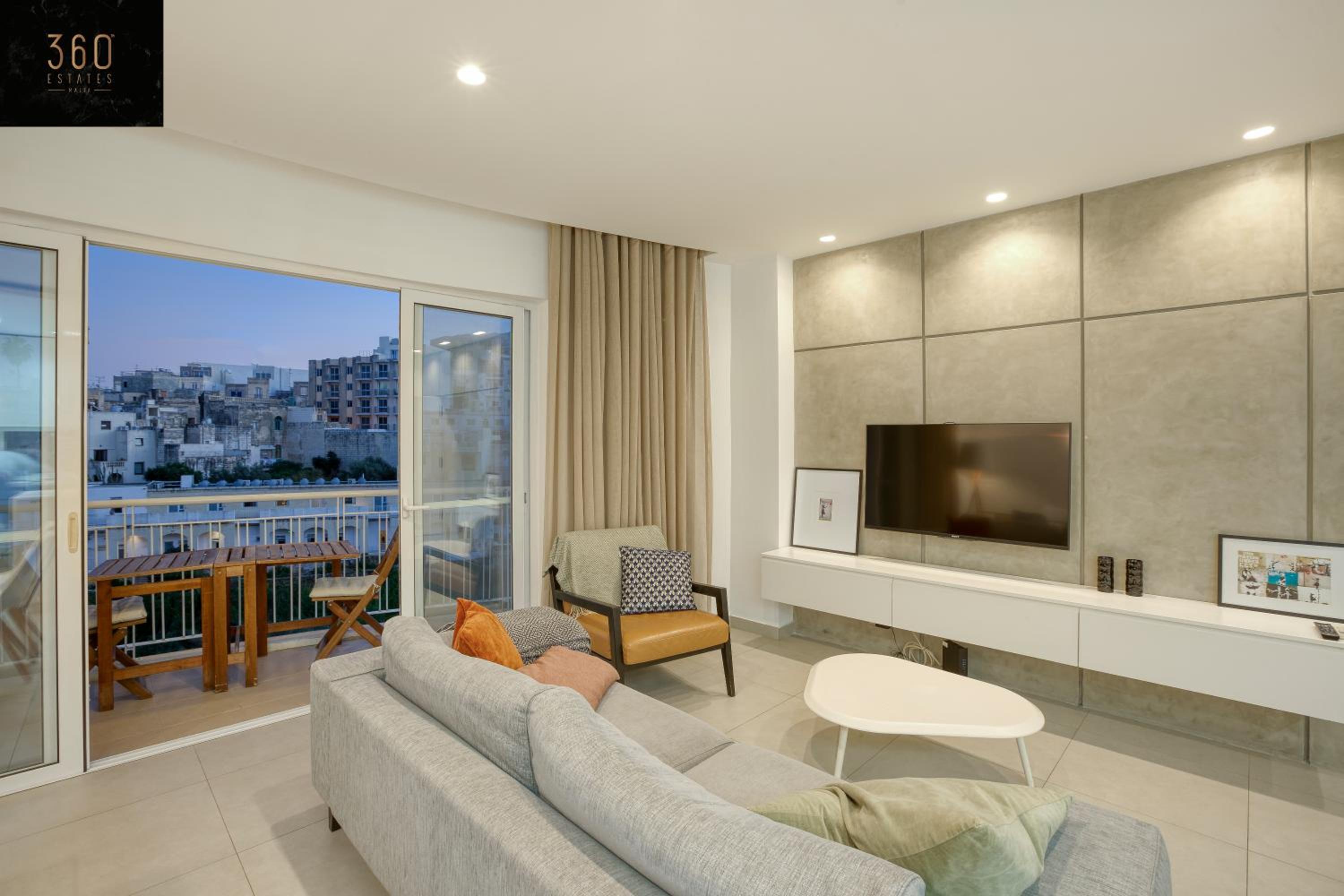 Green Oasis: Home with Breathtaking View w/parking by 360 Estates view 2