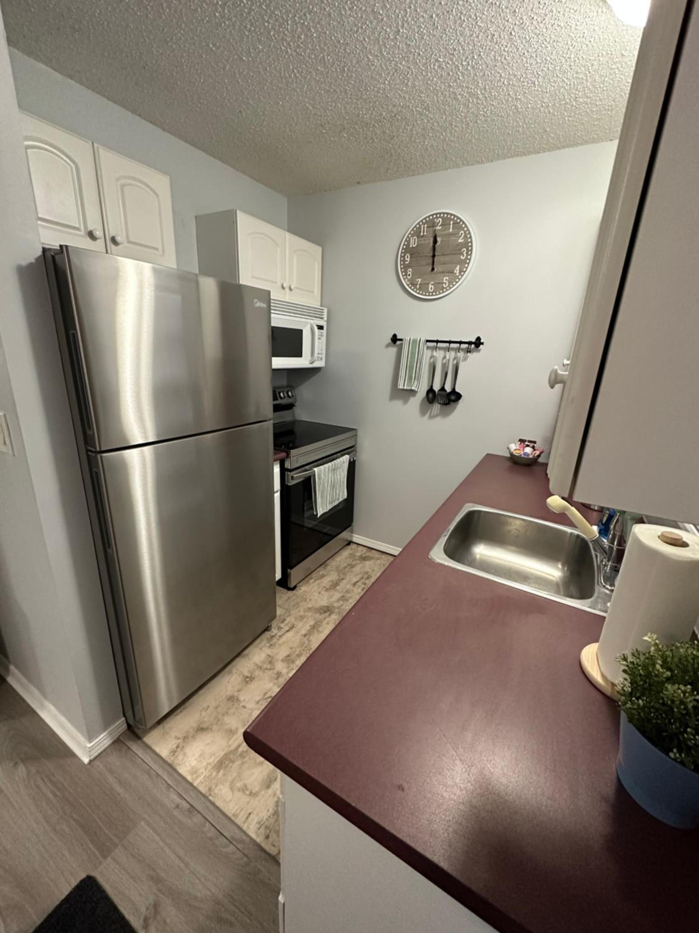 Lovely 2 bedroom condo, 2 minute walk fr downtown