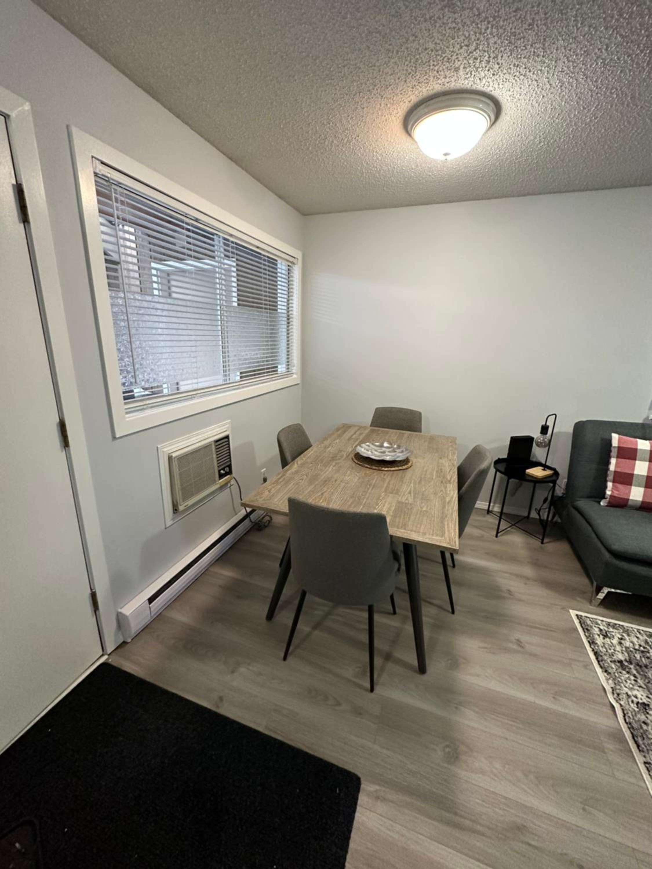 Lovely 2 bedroom condo, 2 minute walk fr downtown