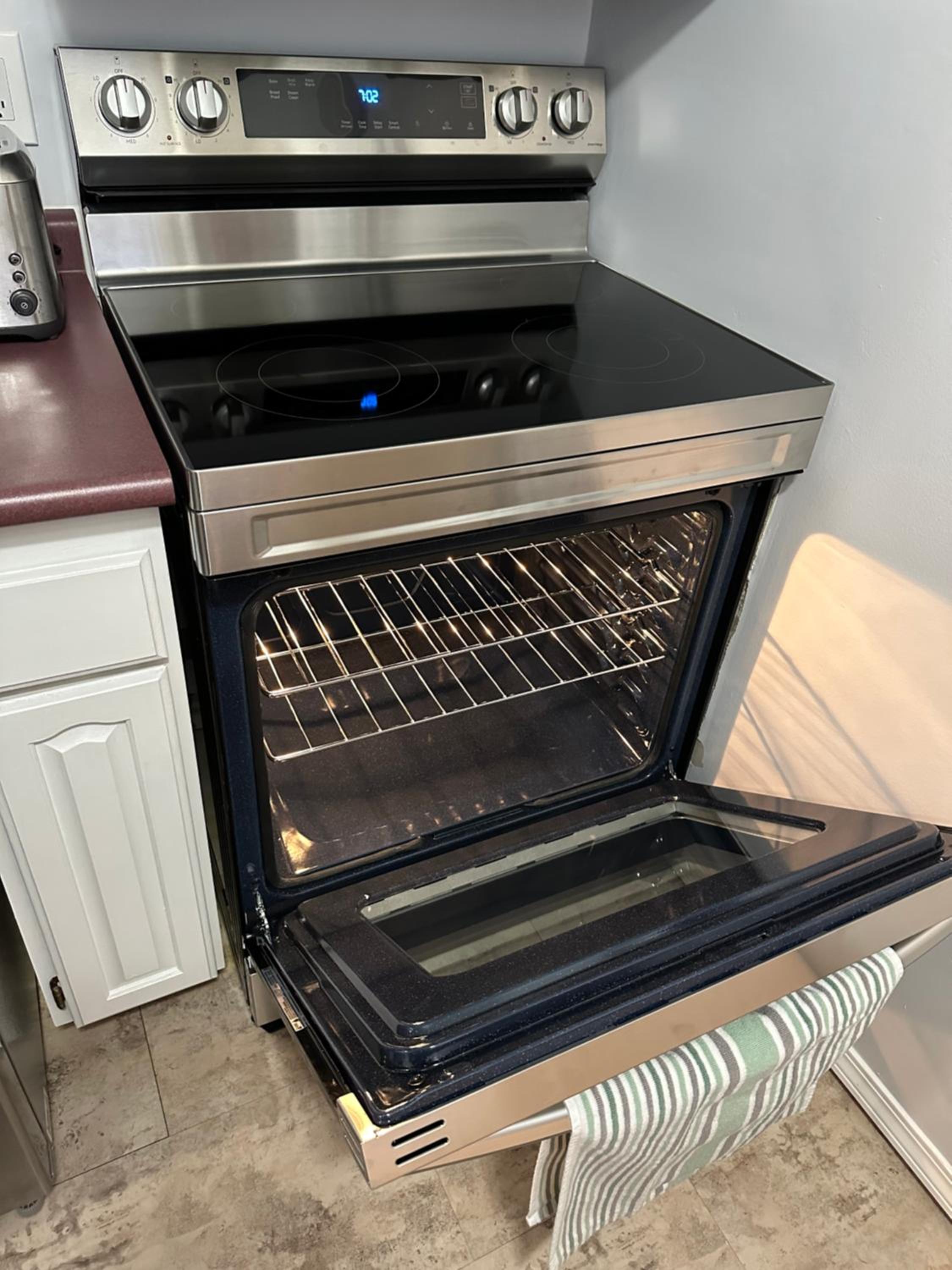 Lovely 2 bedroom condo, 2 minute walk fr downtown