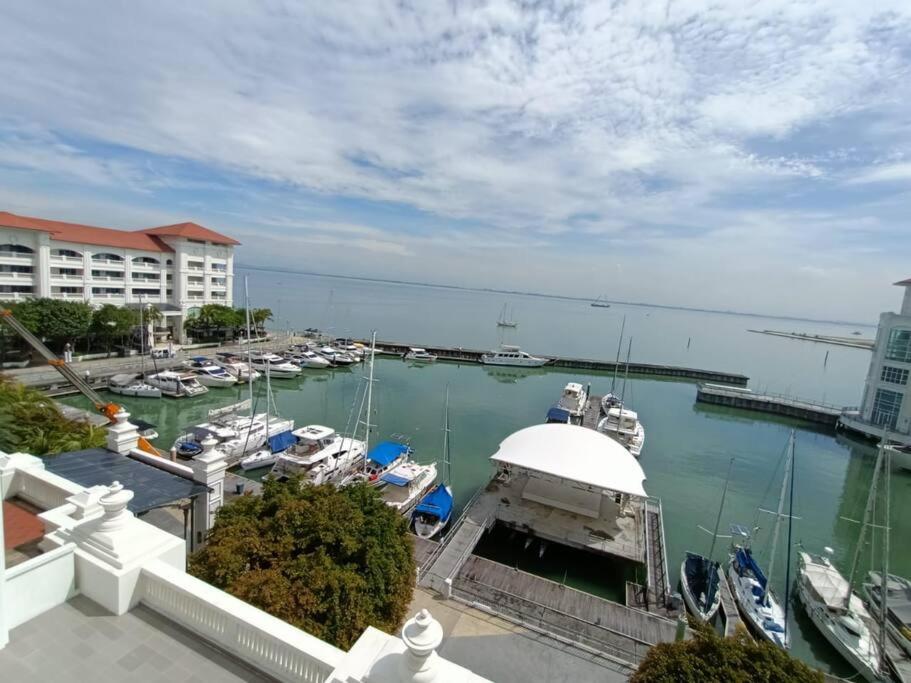 Perfect Marina Stay@ Strait Quay /w Big Balcony + Carpark photo 4