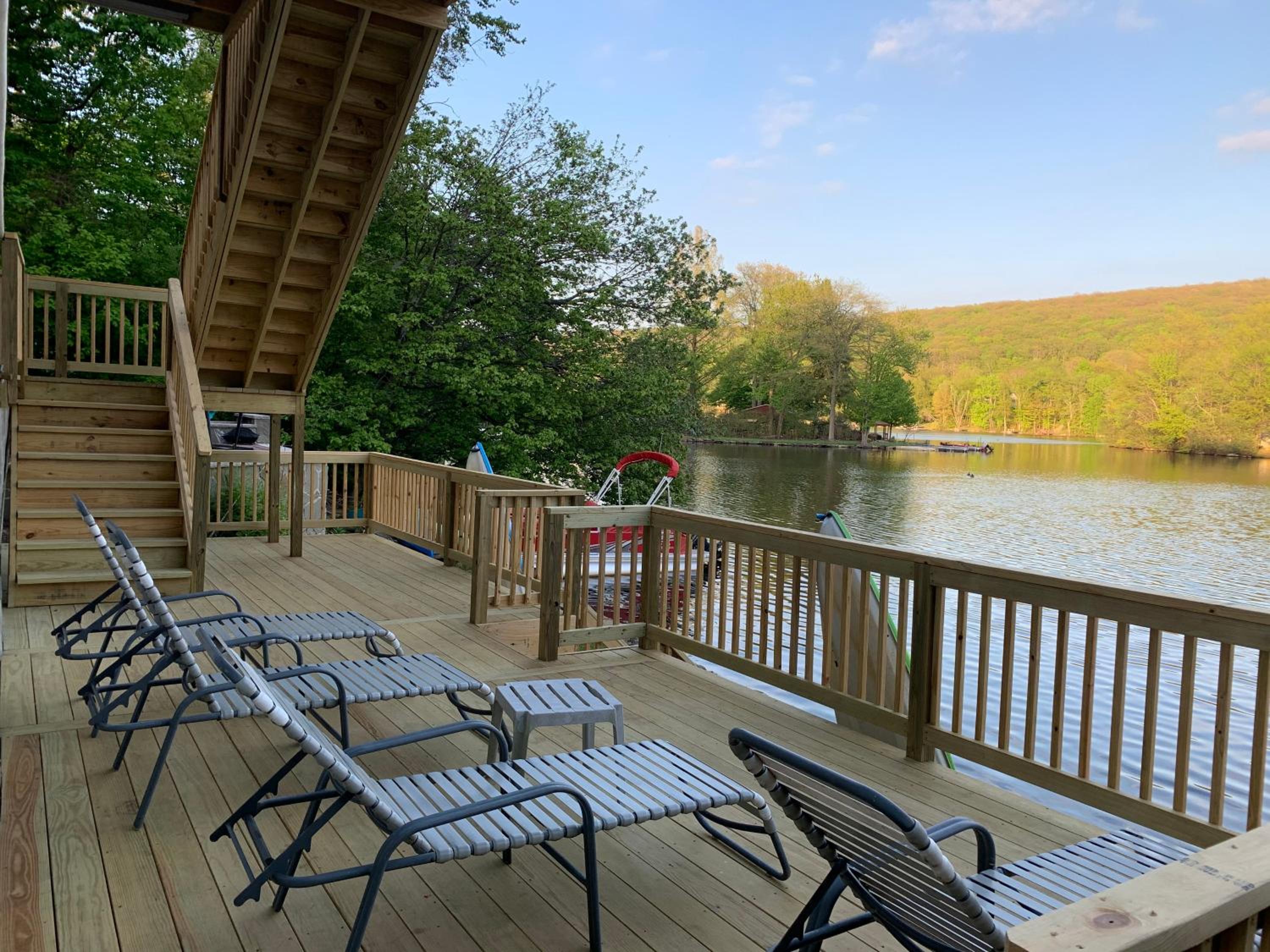 Large family house on the lake view 2
