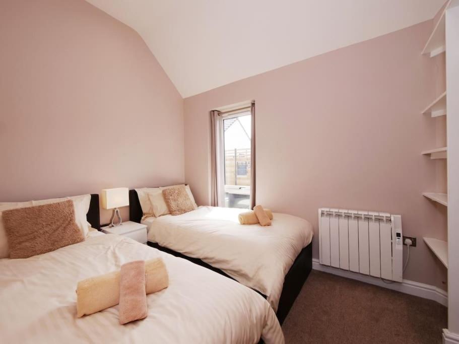 Hoxne Cottages - Daisy Cottage with private hot tub photo 4
