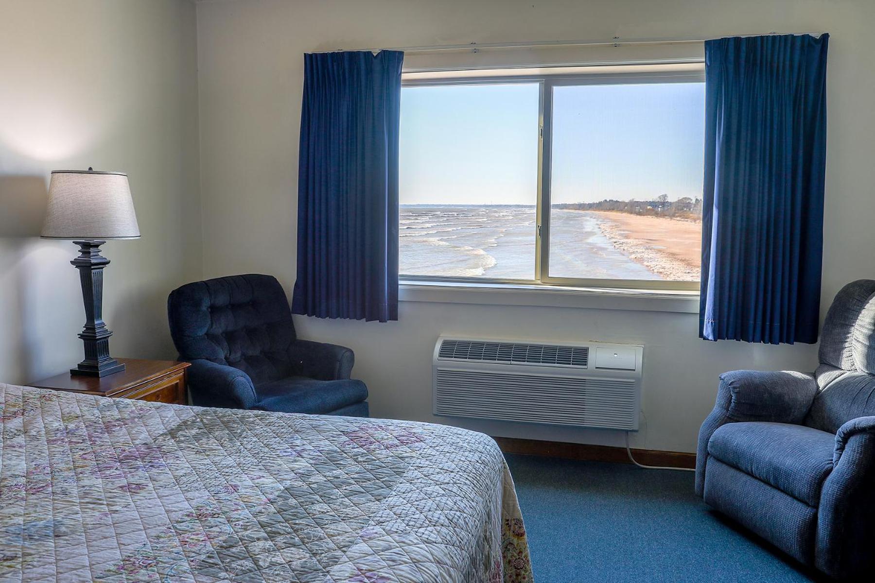 Lighthouse Inn - Two Rivers