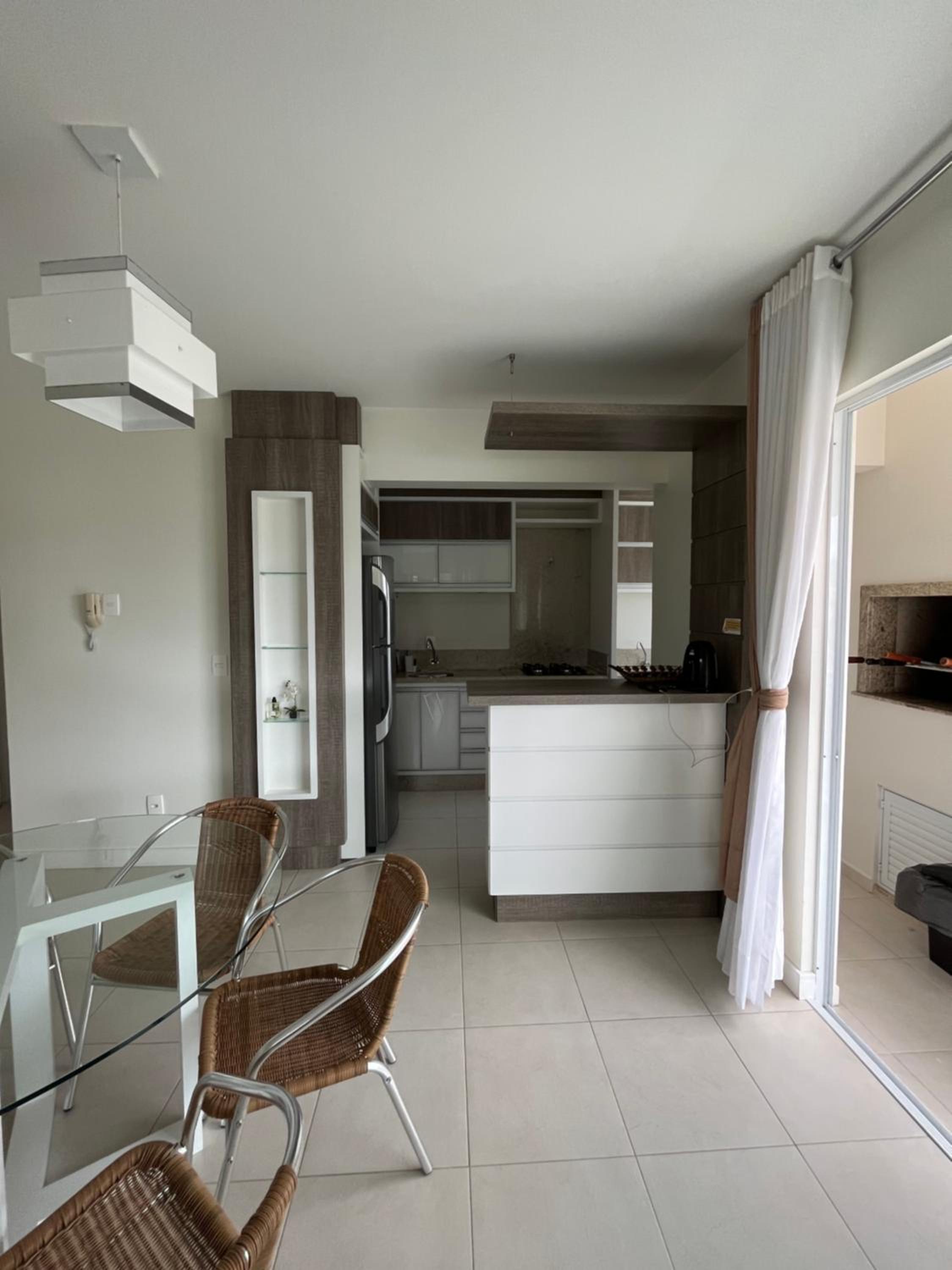 Apto de 3 quartos na Praia de Palmas, com garagem